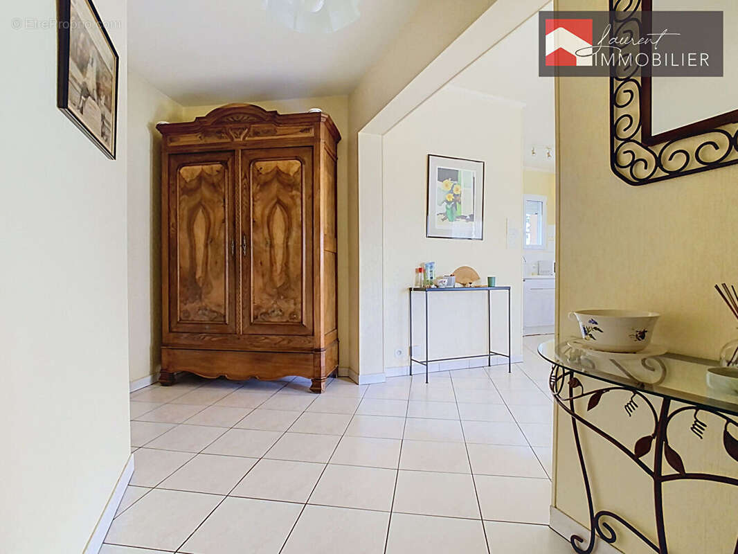 Simandre - Maison de plain-pied de 108 m² avec vaste terrain - photo 9