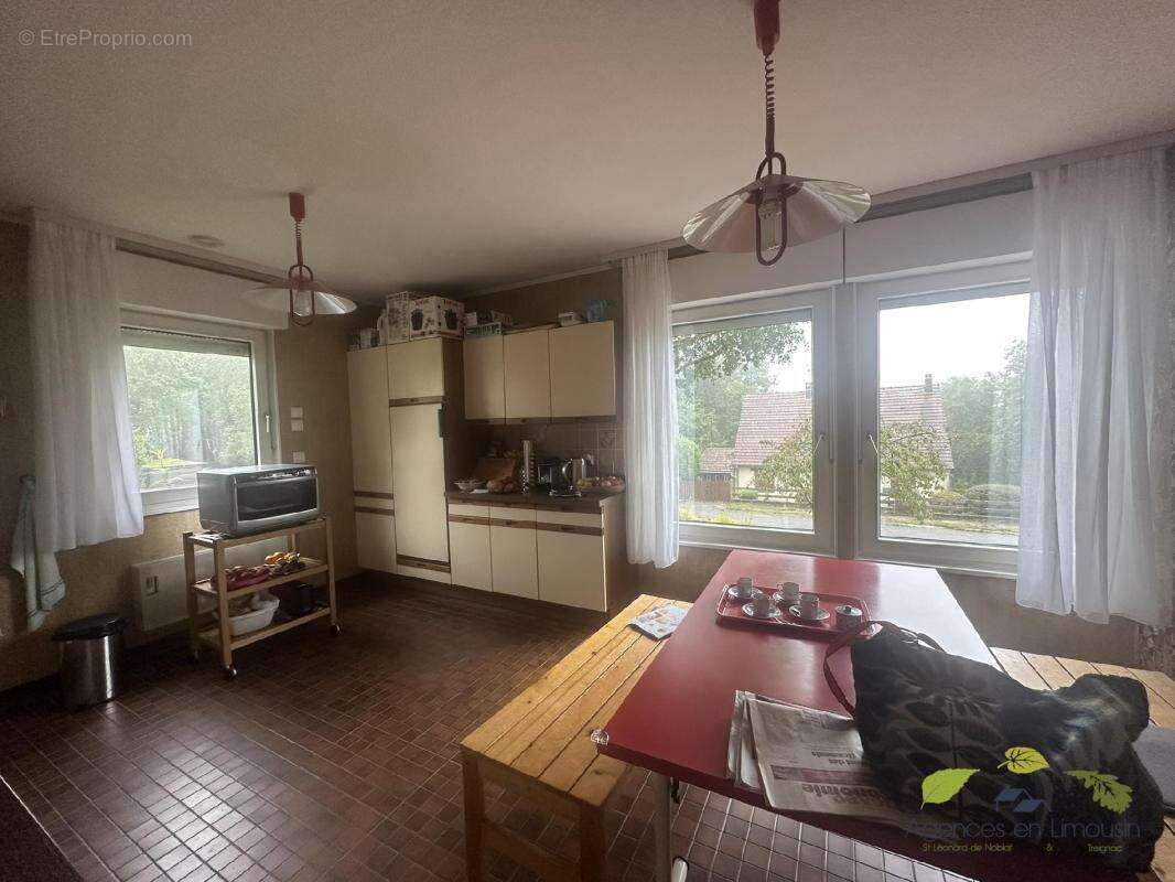 Maison à PEYRAT-LE-CHATEAU