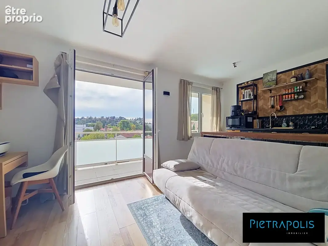 Appartement à SAINT-GENIS-LAVAL