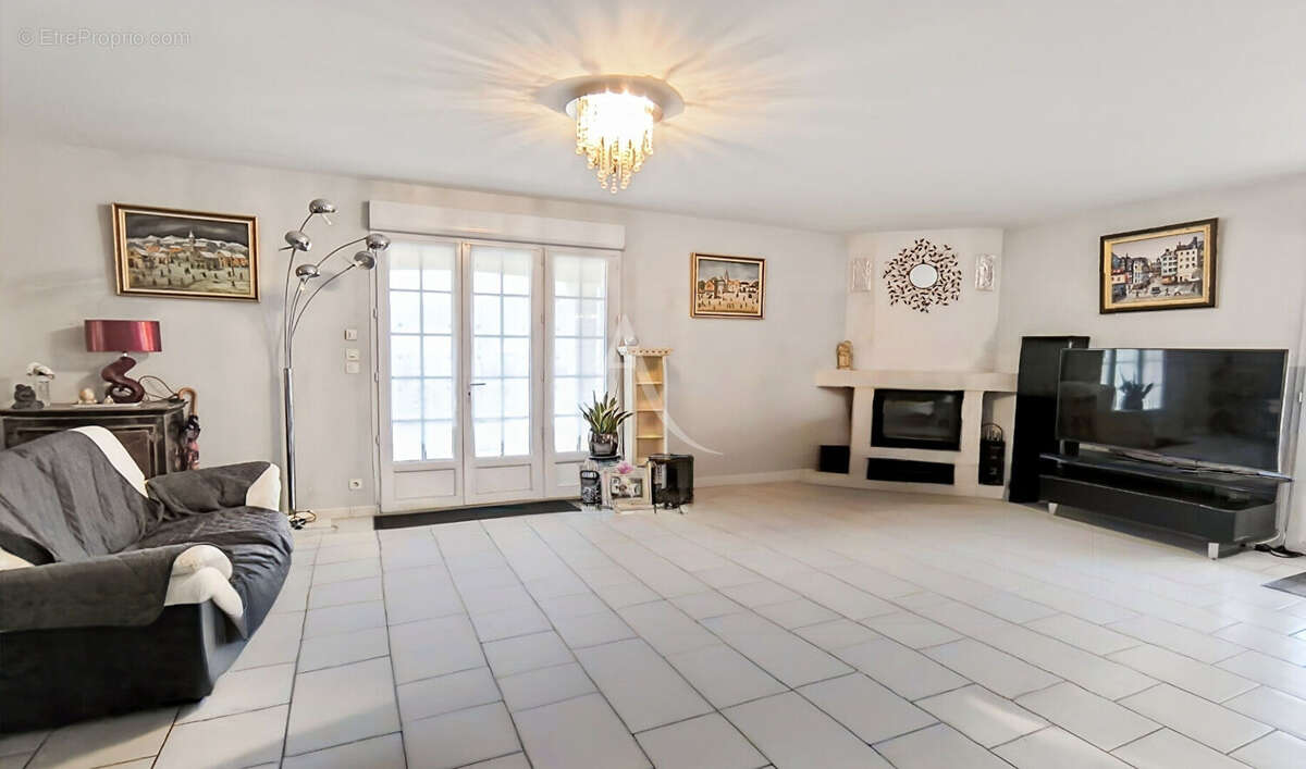 Maison à SALVIAC