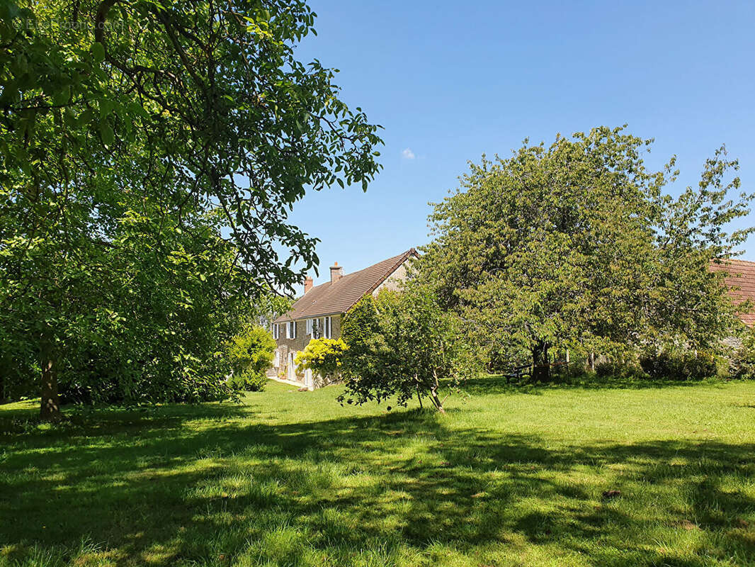 Maison à GARANCIERES