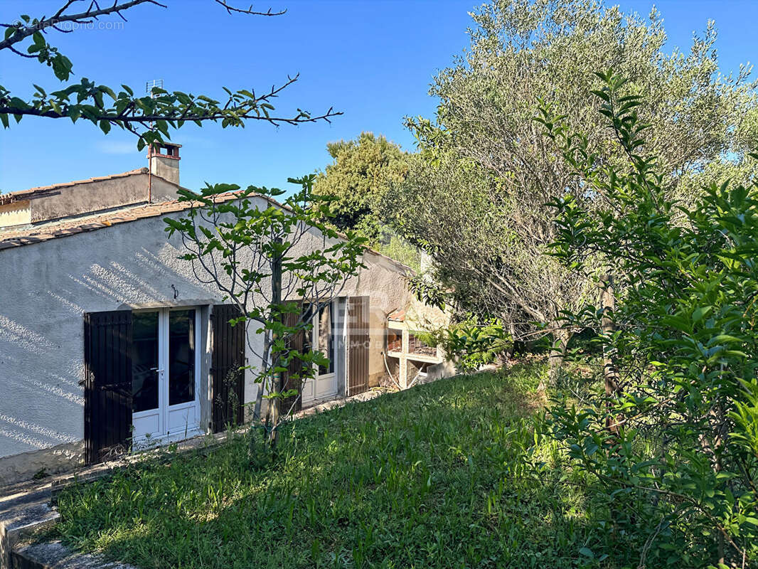 Maison à EYRAGUES