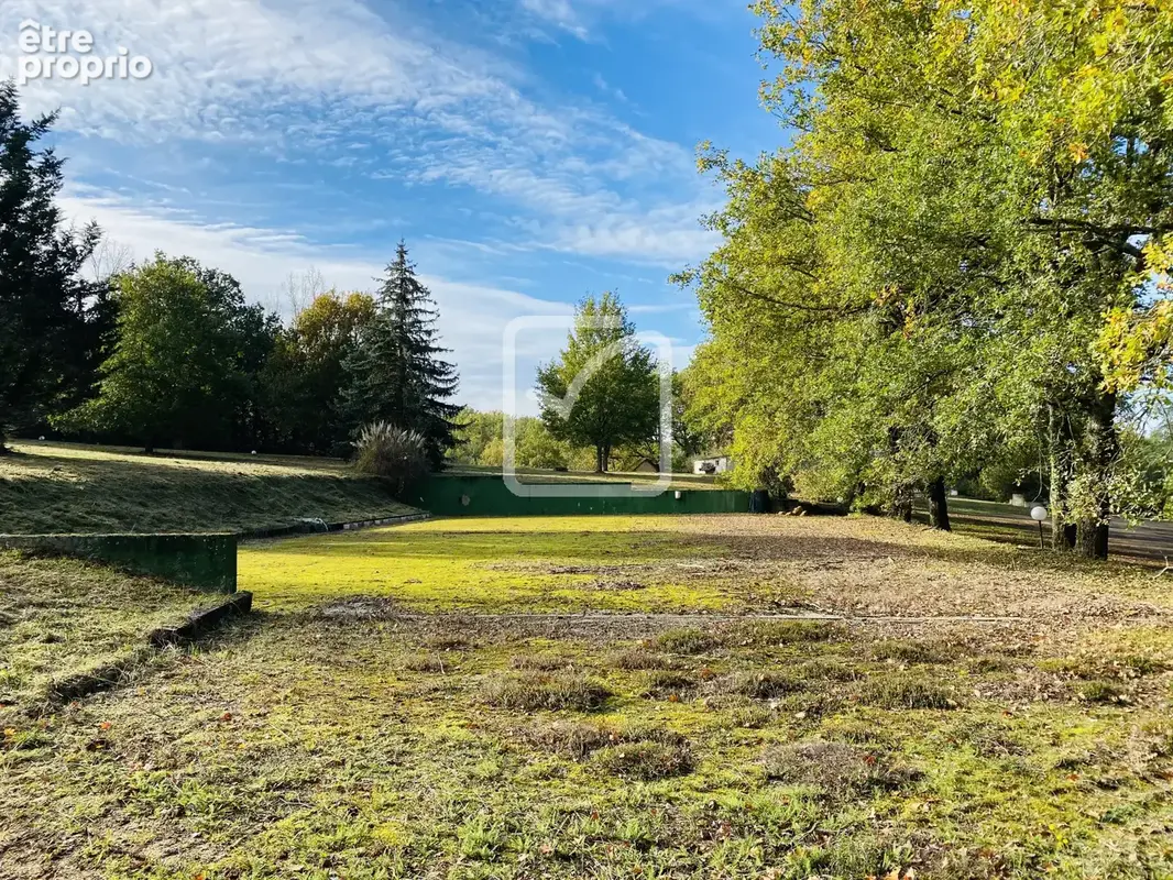 Propriété avec vaste demeure de 1200 m2, tennis, héliport au coeur d’un parc arboré - photo 7