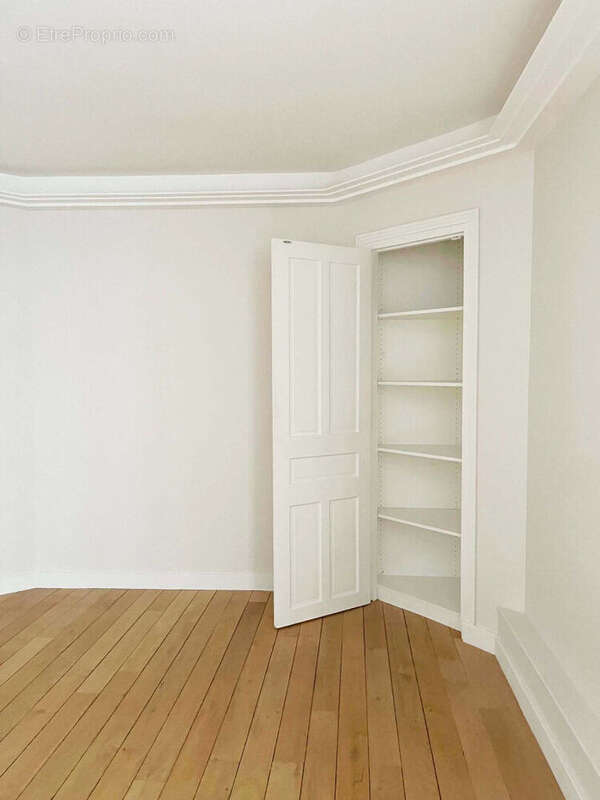 Commerce à PARIS-16E