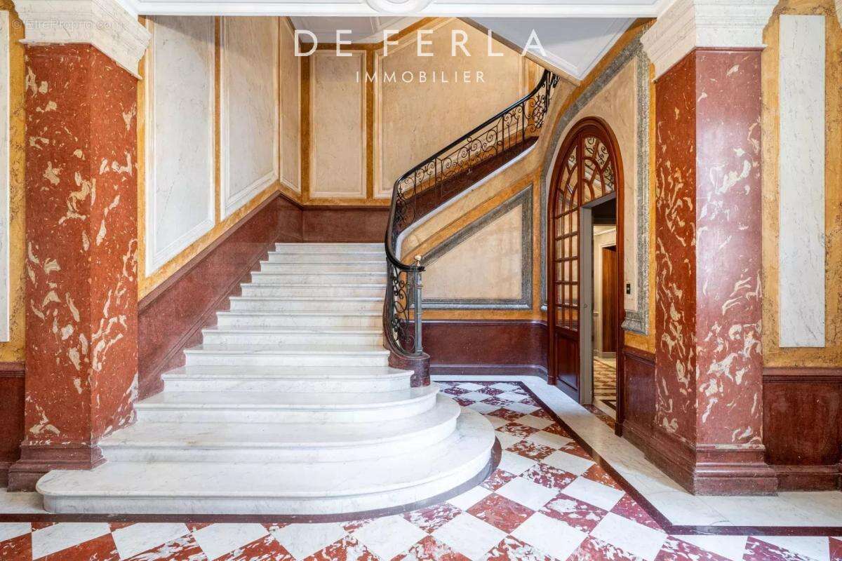 Appartement à PARIS-8E