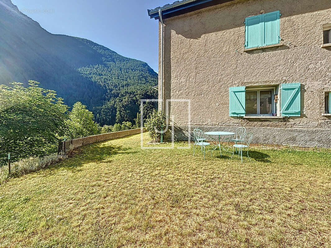 Appartement à LA CONDAMINE-CHATELARD