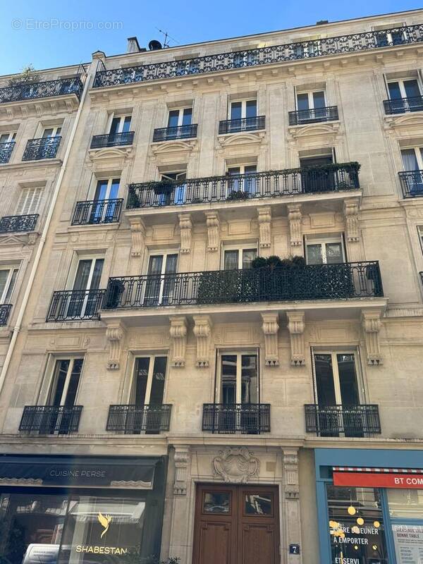 Appartement à PARIS-8E