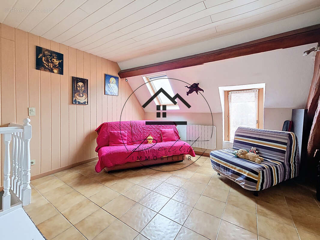 Maison à LACHAPELLE-SAINT-PIERRE