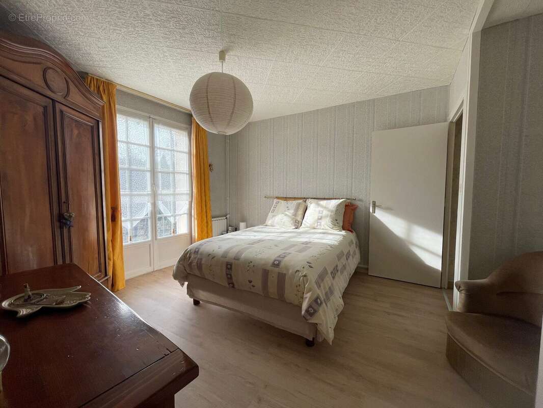 Maison à SAINT-GENES-CHAMPANELLE