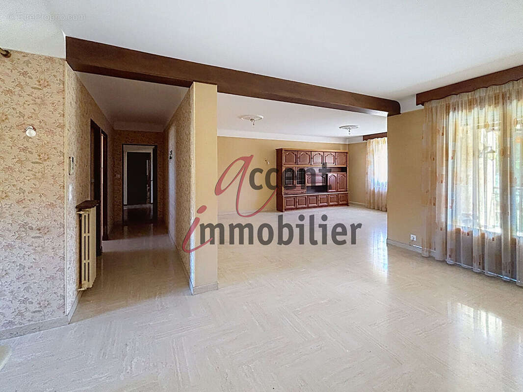 Grande maison familiale de 280 m² avec piscine sur 3 000 m² de terrain - photo 12