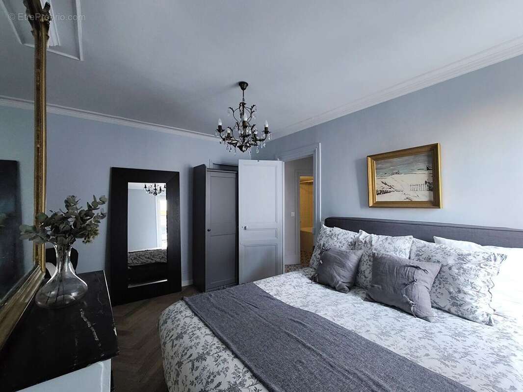 Appartement à PARIS-7E