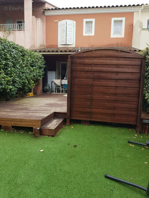 Maison à SAINT-CLEMENT-DE-RIVIERE