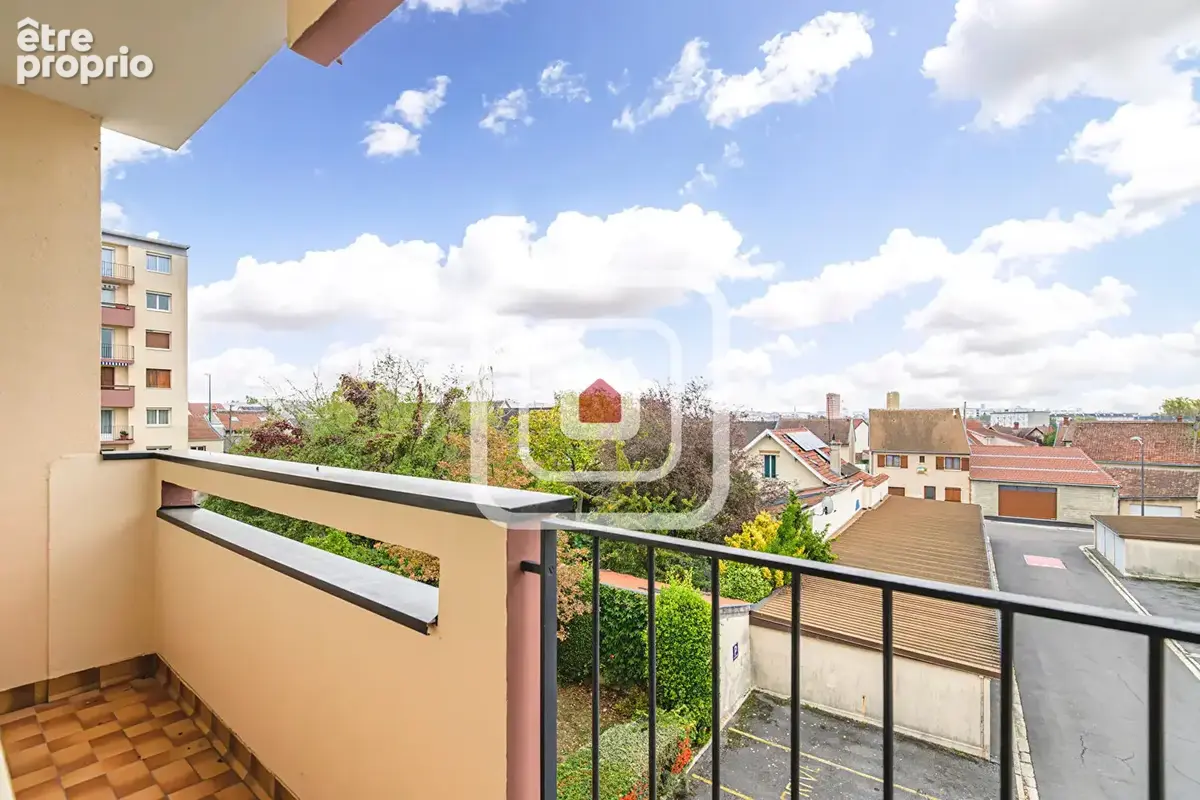 Appartement t5 avec 3 chambres balcon grand garage cave - photo 3