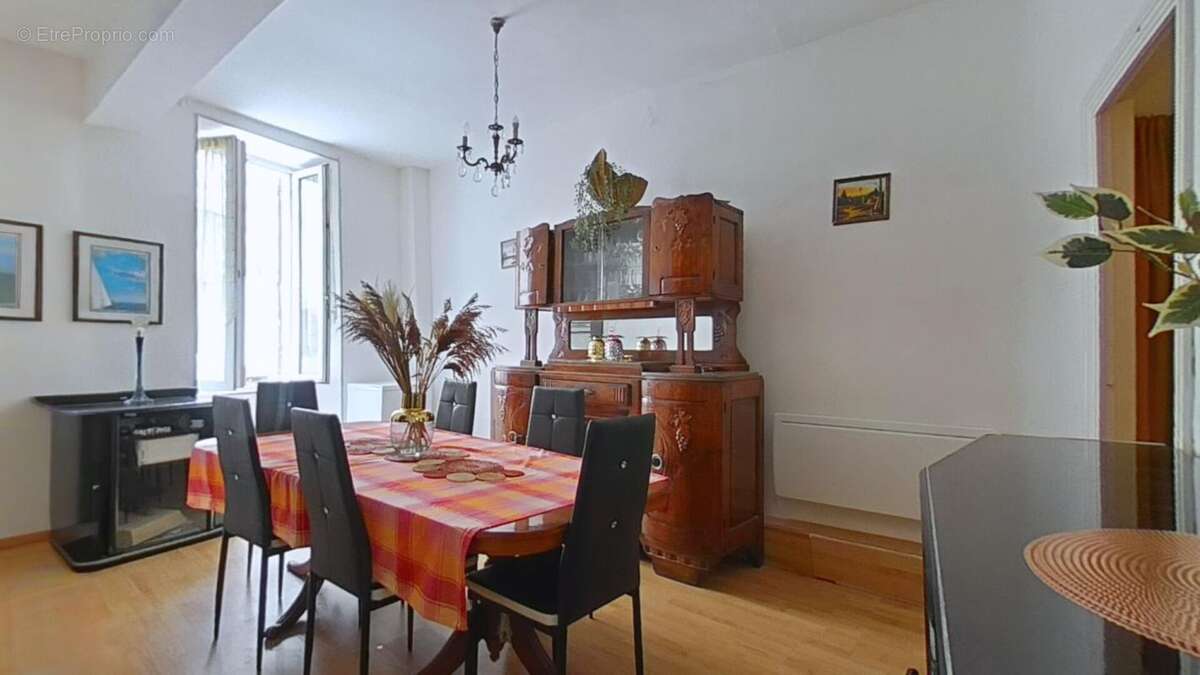 Maison à OUVEILLAN