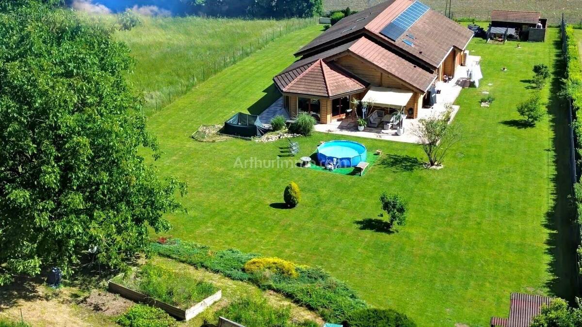 Maison à YENNE