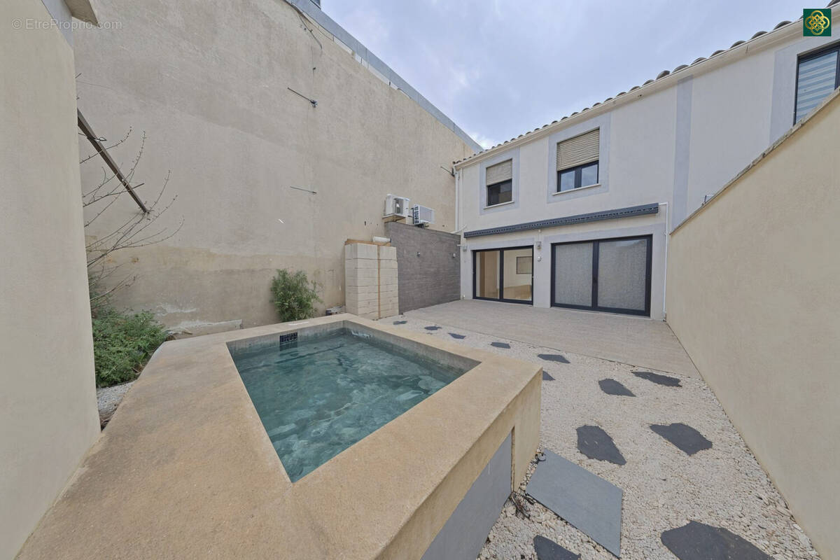 Maison à BAGNOLS-SUR-CEZE