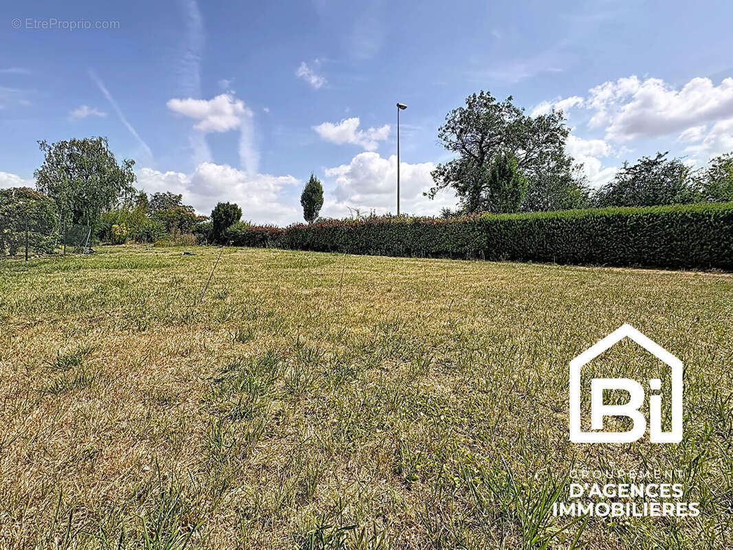 SAINT SYLVAIN - Terrain constructible de 650 m² possibilité de construire une ou deux maisons - photo 6