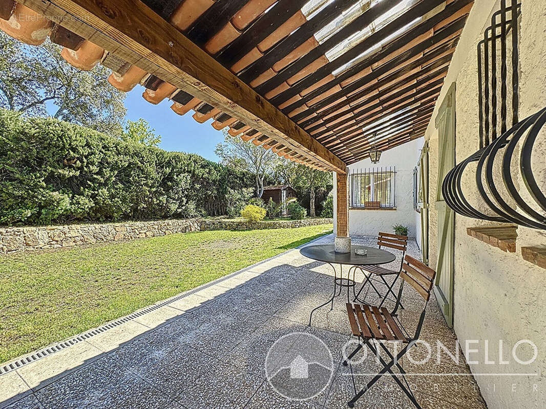 Maison à ROQUEBRUNE-SUR-ARGENS