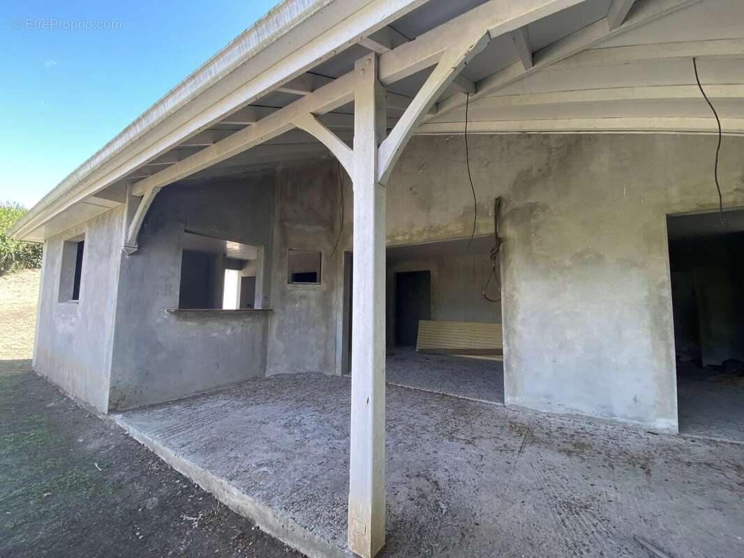 Les Trois Ilets / Anse à l 'Ane: Villa T4 en cours de construction - photo 4