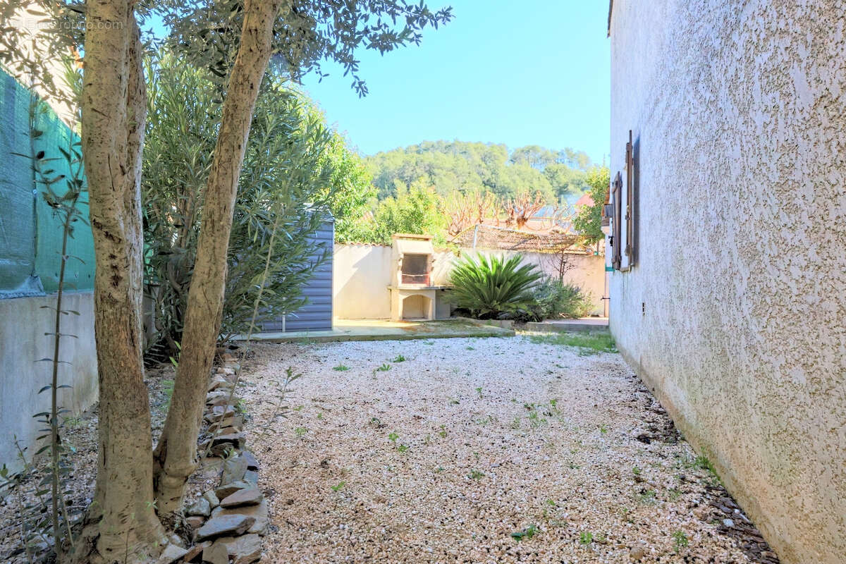 Maison à SOLLIES-TOUCAS