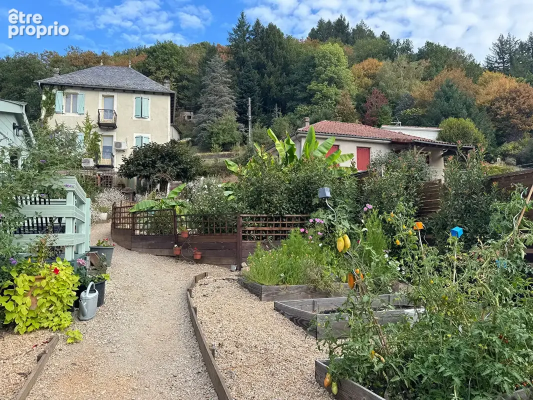 Maison rénovée de 115 m² avec jardin arboré et belle vue ? Laval-de-Cère - photo 10