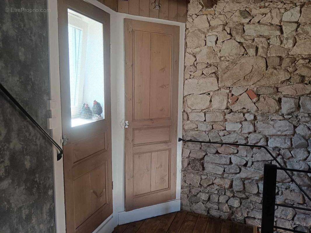 Maison à SAINT-BONNET-LE-CHATEAU