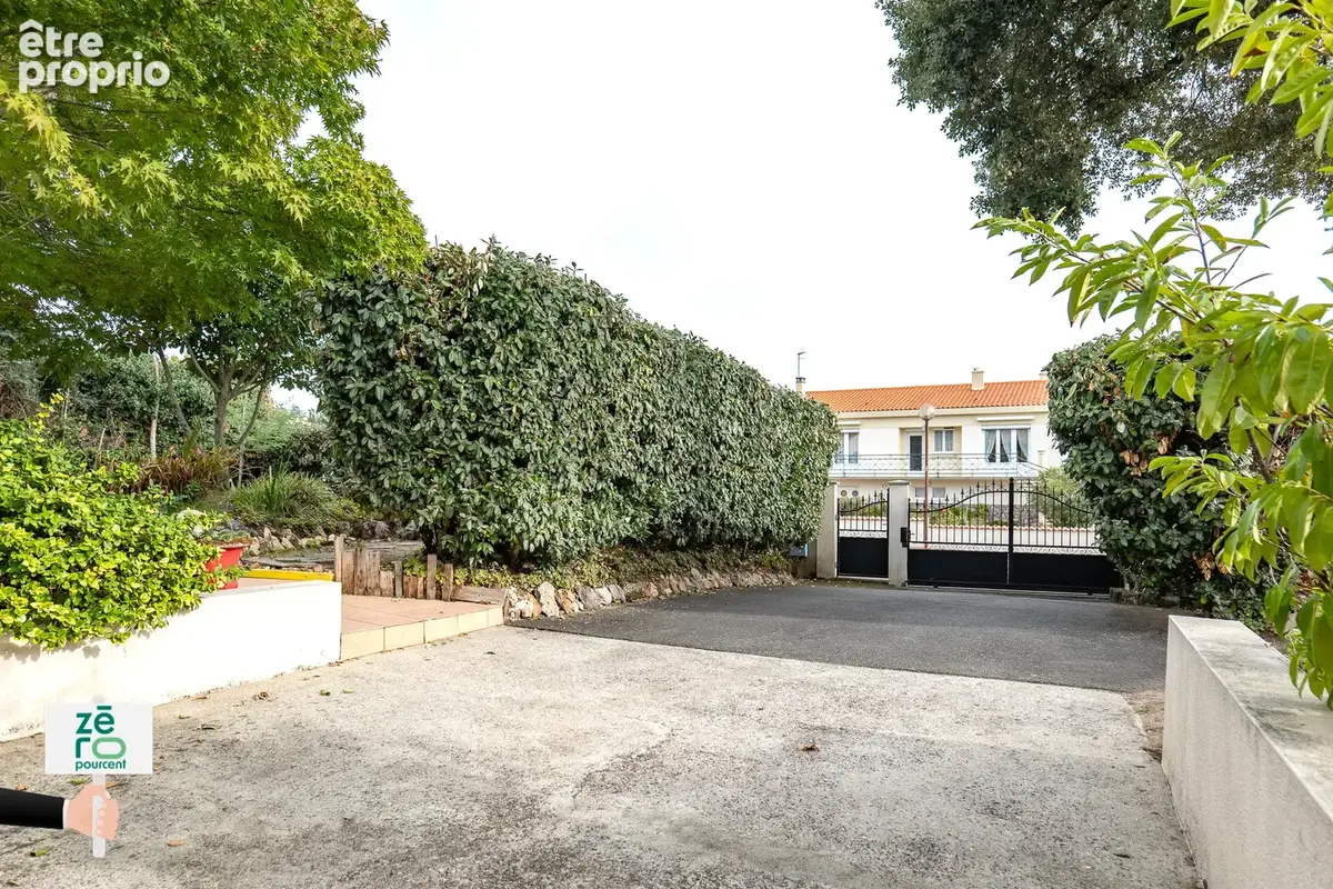 Maison d’architecte avec piscine à Avrillé   124 m2 habitables, sous-sol intégral et parc arboré de plus de 2 - photo 19