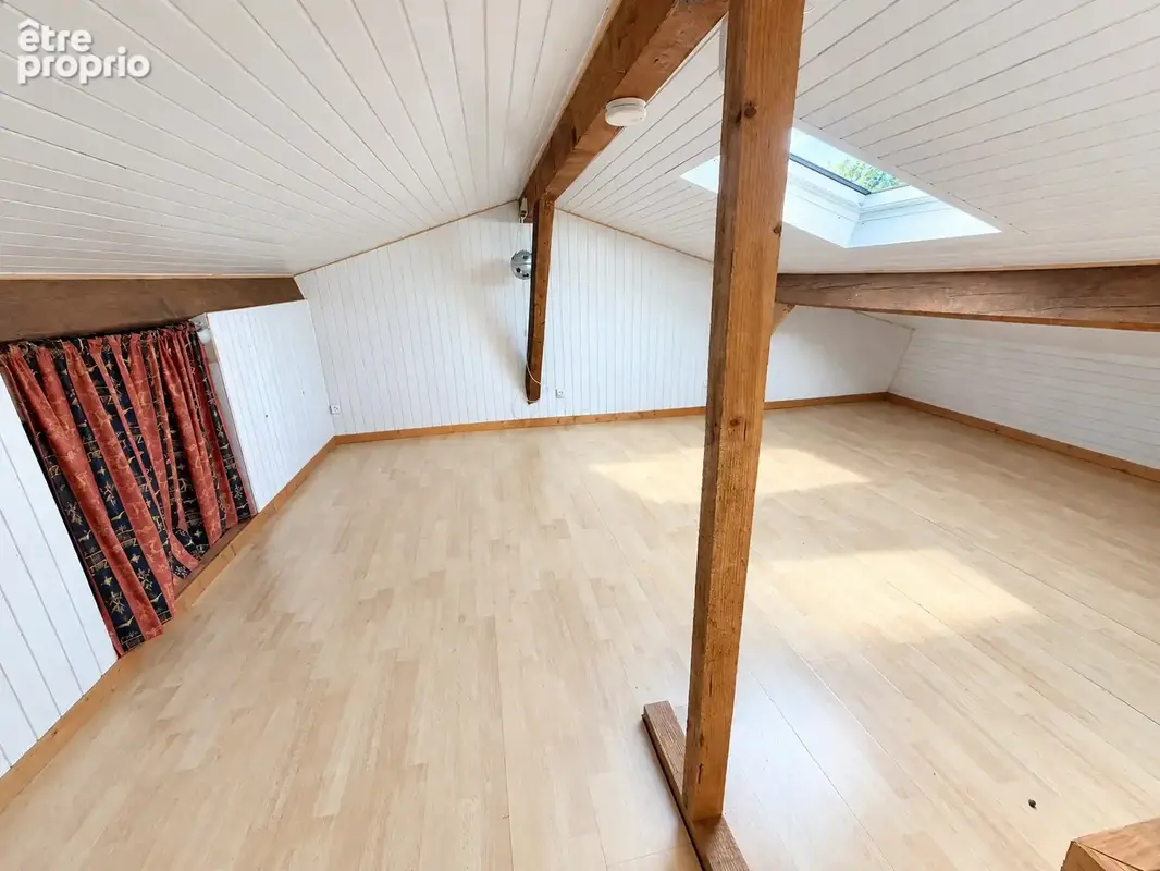Maison de village atypique de 150 m2 avec jardin, garage et terrain constructible - photo 5