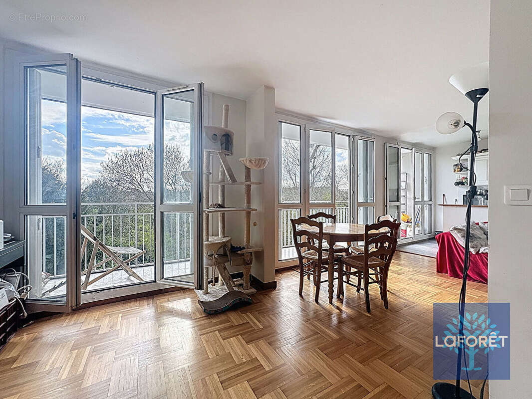 Appartement à CHILLY-MAZARIN