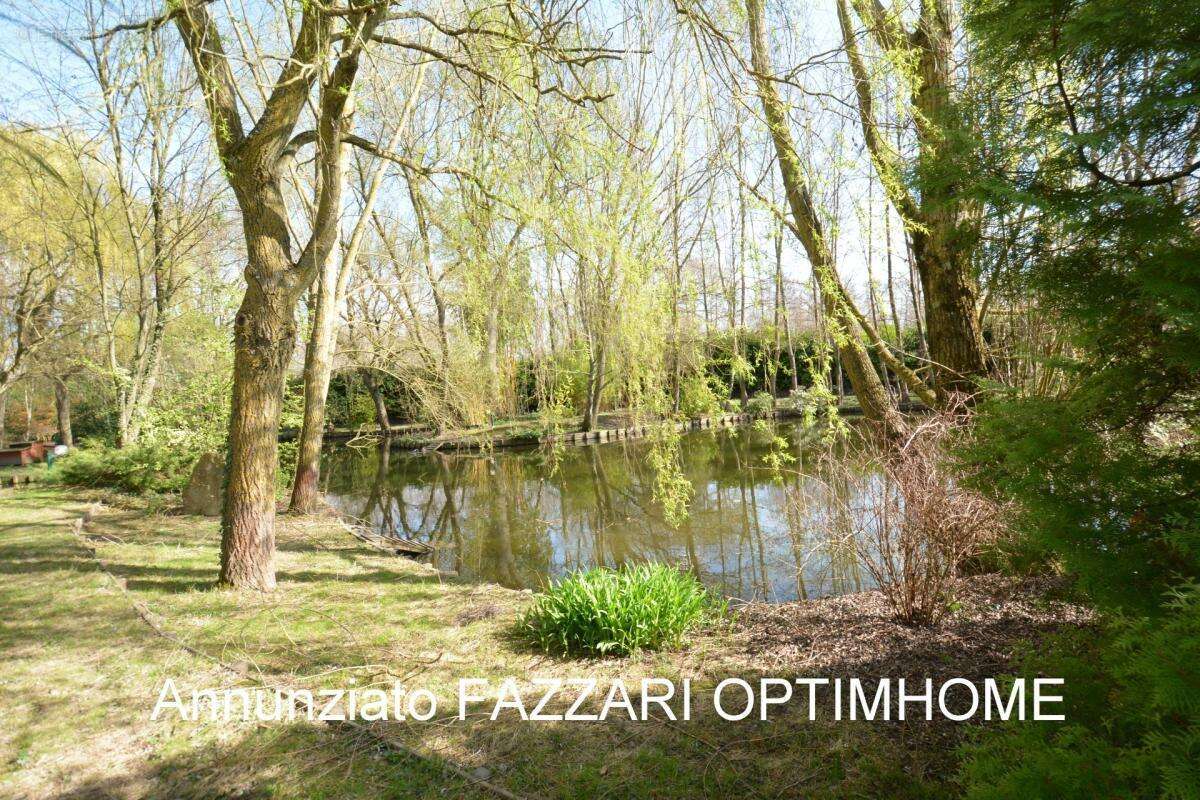 Au cœur d’un domaine clos de 1,5 hectare, ce moulin rénové offre un cadre unique entre étang, rivière et nature préservée - photo 19