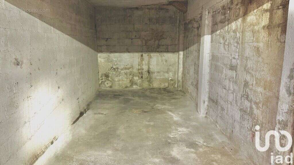 Photo 3 - Parking à SAINT-MAUR-DES-FOSSES