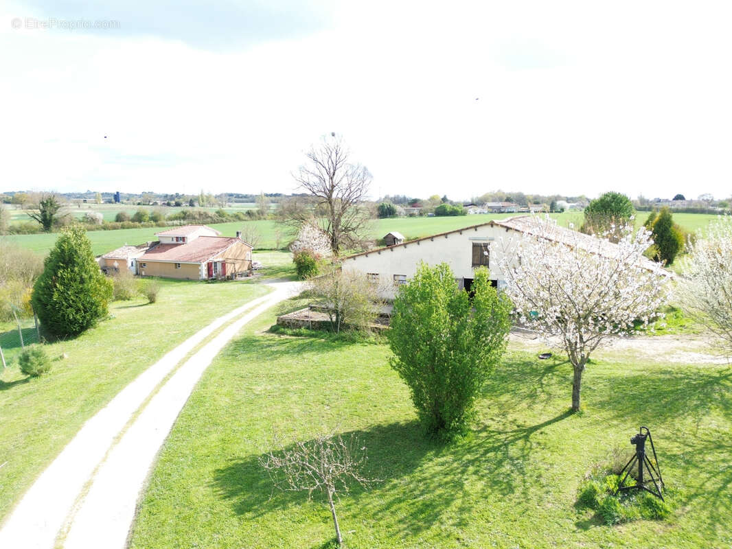 Maison à BAIGNES-SAINTE-RADEGONDE