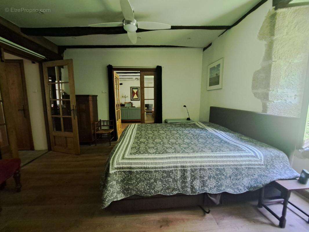 Maison à LA ROCHE-CANILLAC