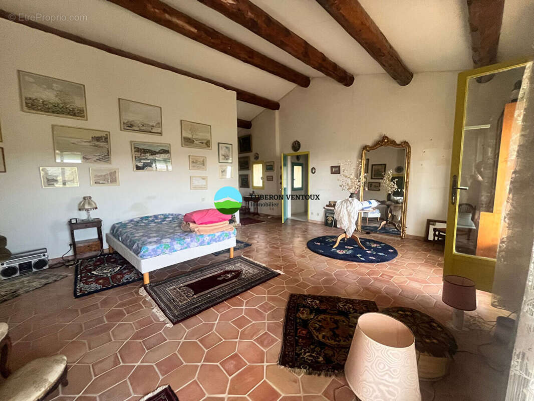 A VENDRE VENASQUE BELLE VILLA DE 220 m² environ sur 4000 m² de terrain - photo 5