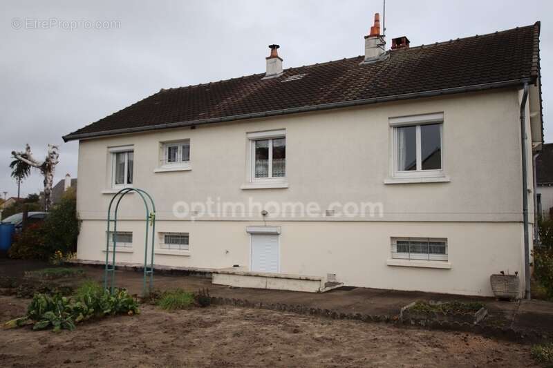 Maison à SAINT-JEAN-DE-LA-RUELLE