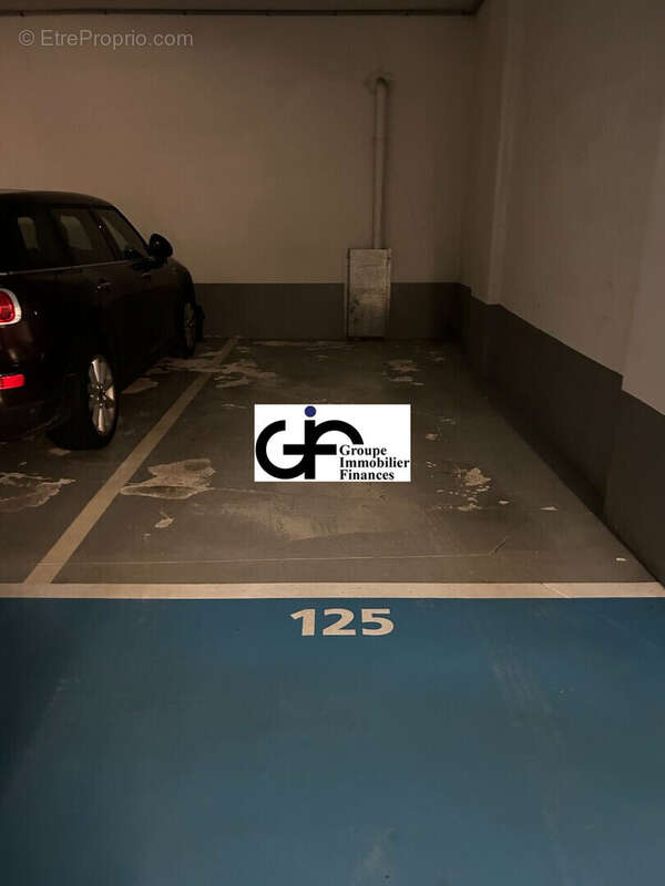 Parking à PARIS-16E