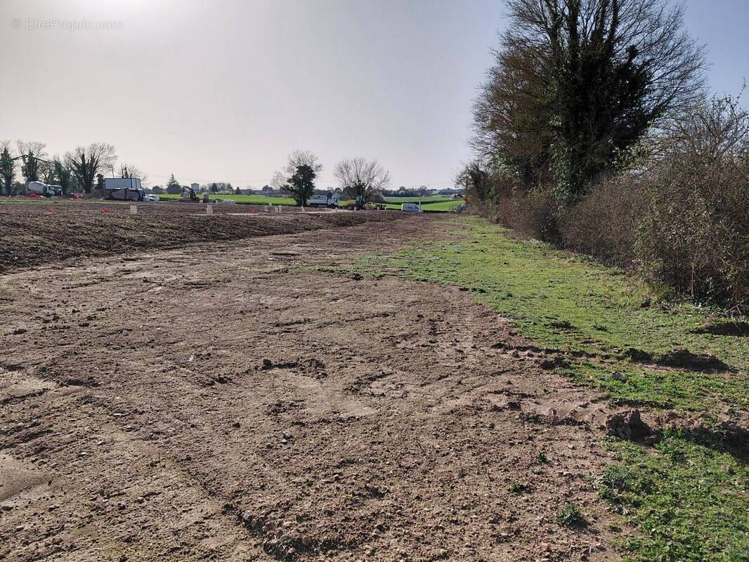 Terrain à SAINTES