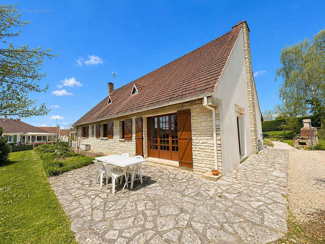 Maison à NOYERS