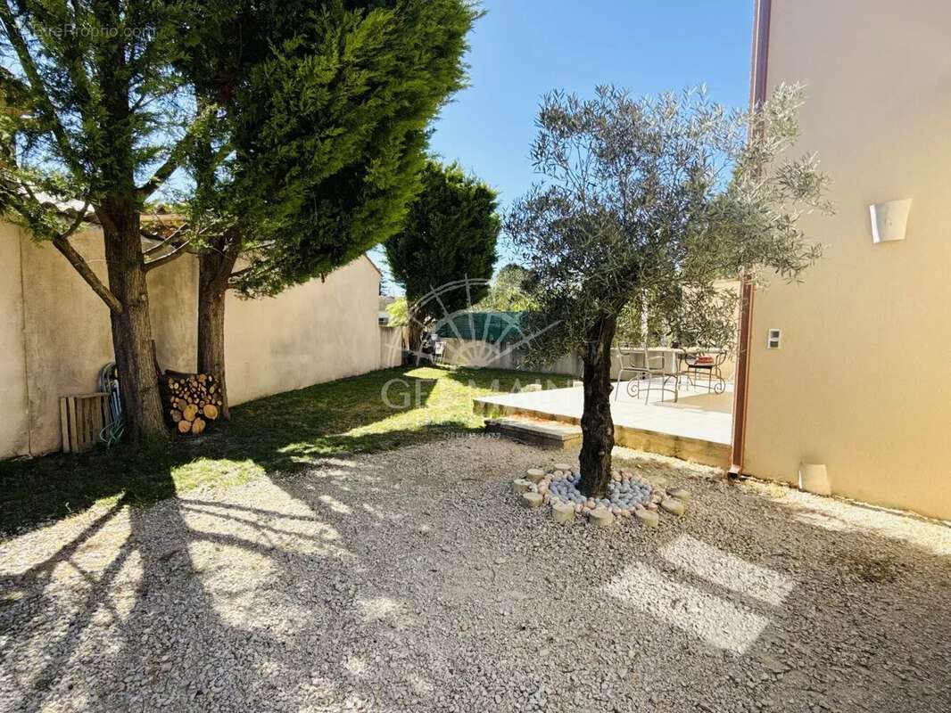 Maison à L'ISLE-SUR-LA-SORGUE