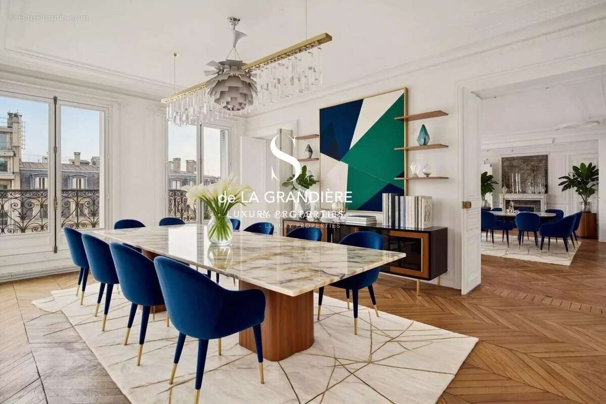 Appartement à PARIS-8E