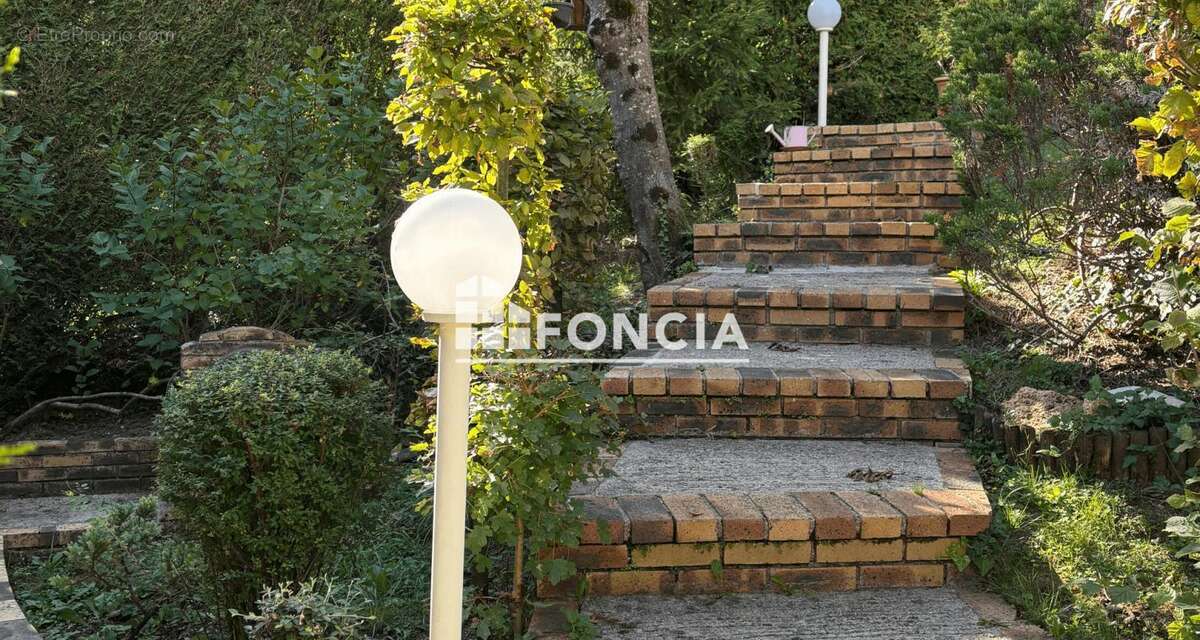 Maison à FONTAINE-LE-PORT