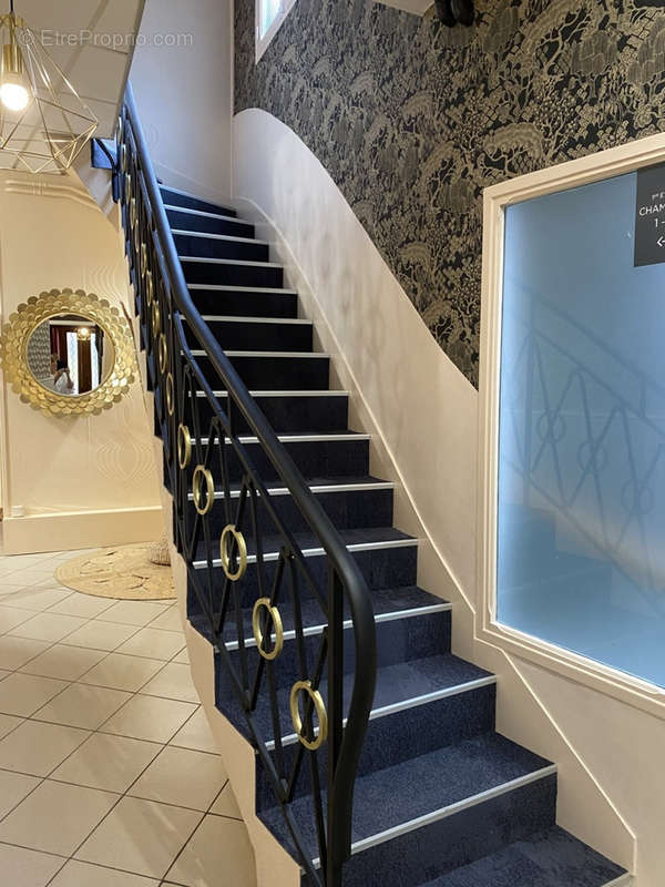 Commerce à PARAY-LE-MONIAL