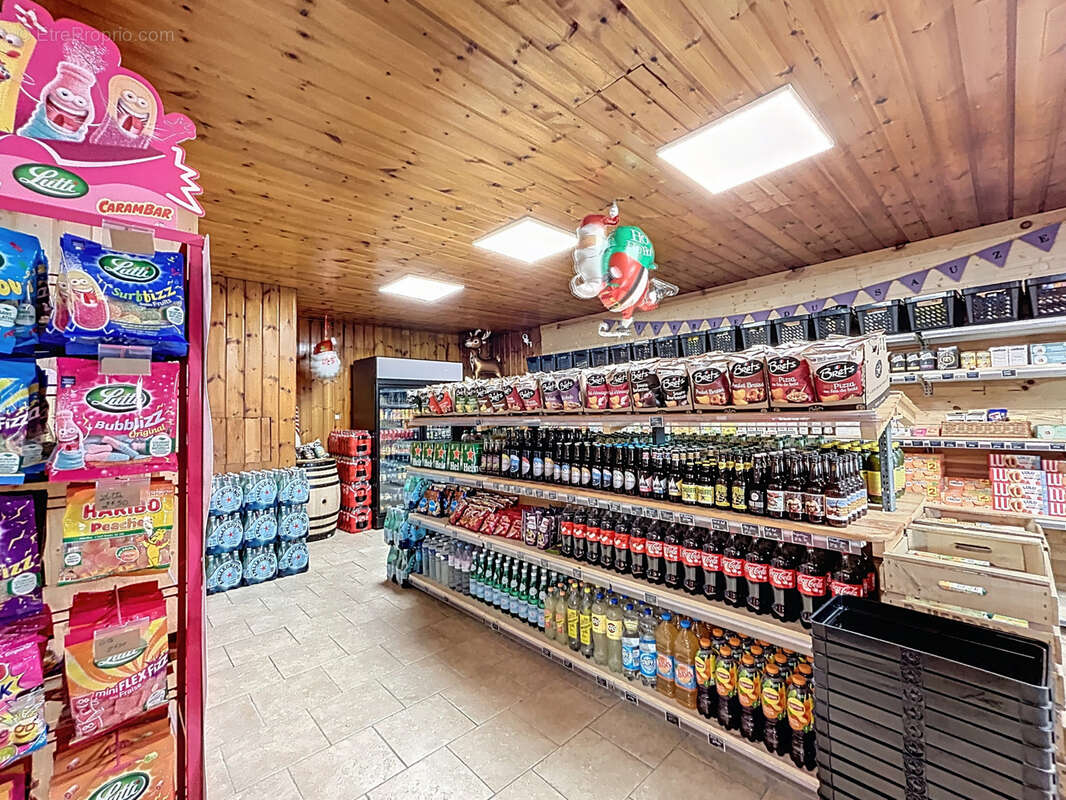 Commerce à ENCHASTRAYES