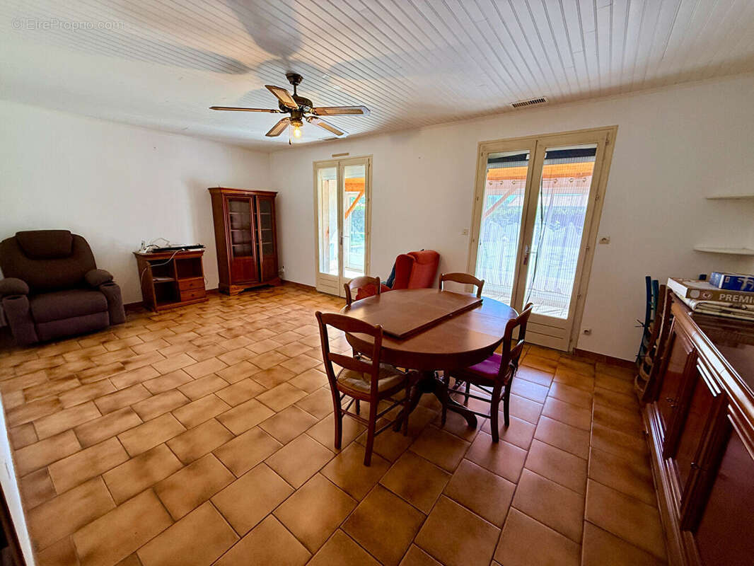 Traditionnelle 3 chambres avec garage et piscine ! - photo 6