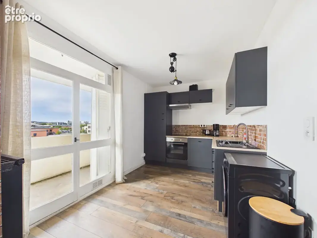 Appartement entièrement rénové T4 de 71 m2 avec balcon et cave - photo 5