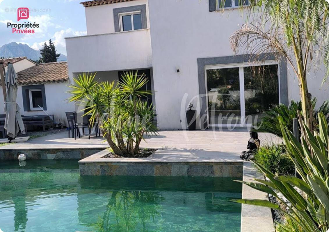 Maison à ROQUEBRUNE-SUR-ARGENS