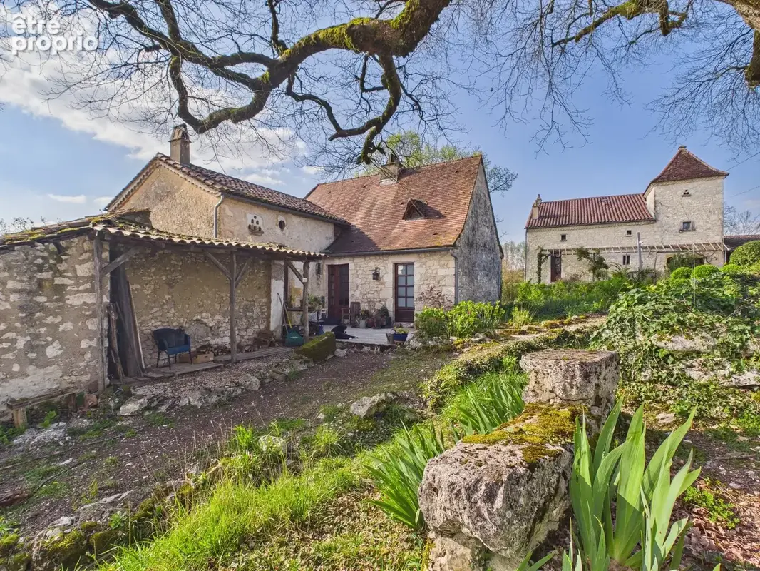 Trois maisons situées dans un endroit paisible proche d'une belle ville bastide - photo 10