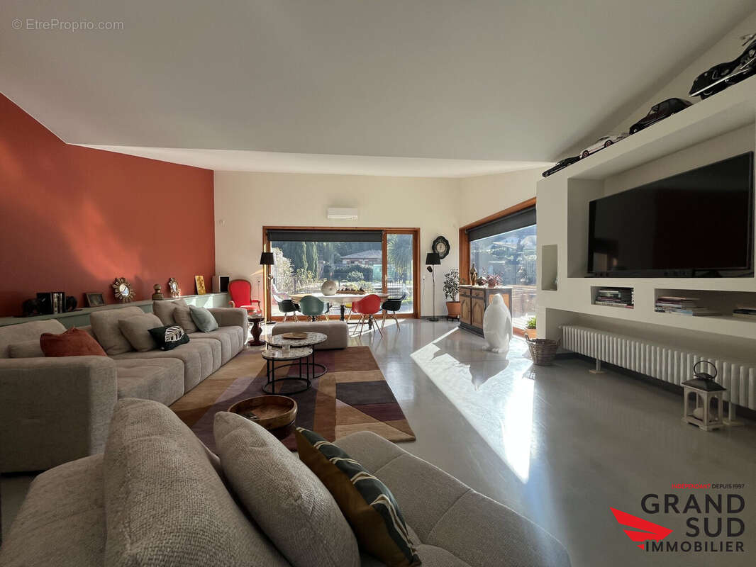 Maison 236 m² à Langoiran  - photo 3