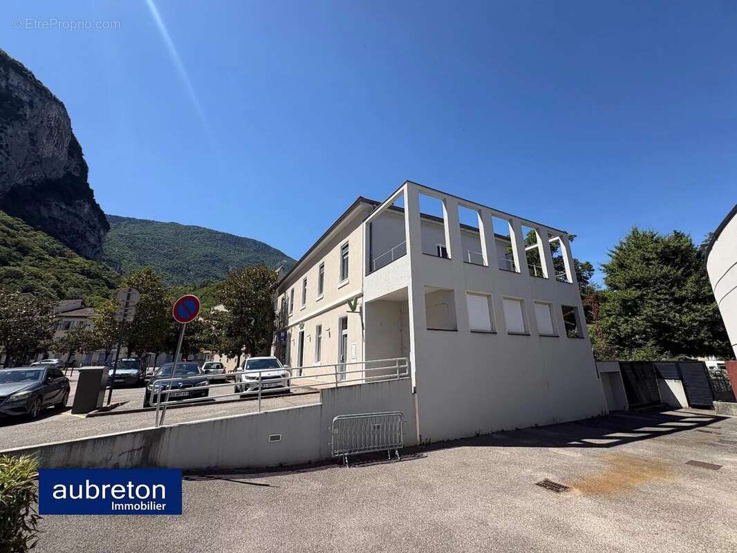 Appartement 200 m² à Sassenage  - photo 3