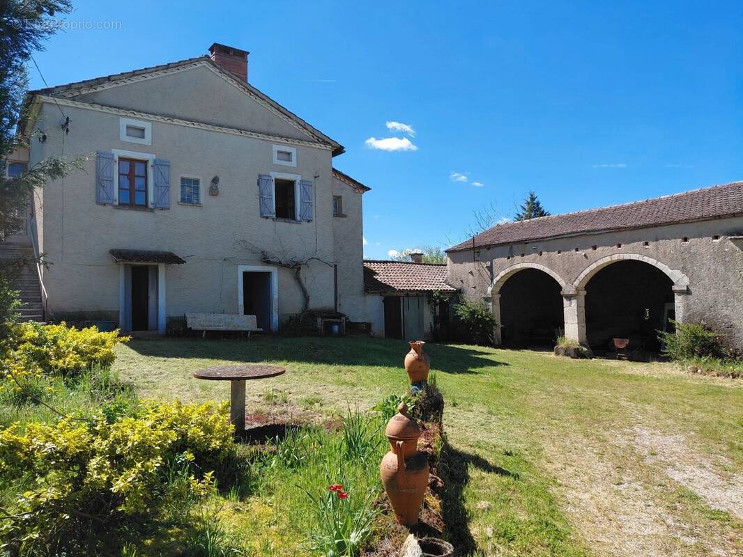 Maison à AUJOLS